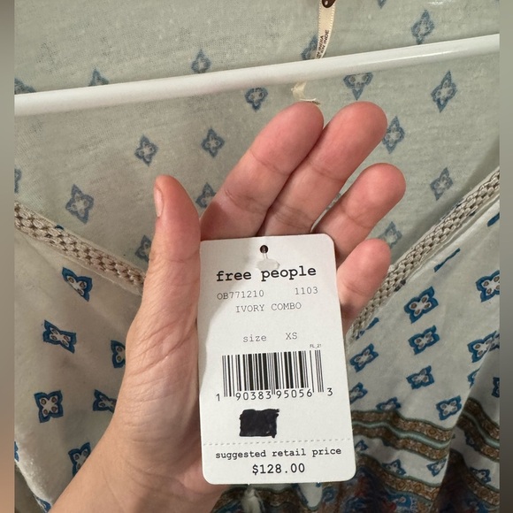 BNWT Free People Macra Maze Me Fringe Boho Top - Picture 7 of 7